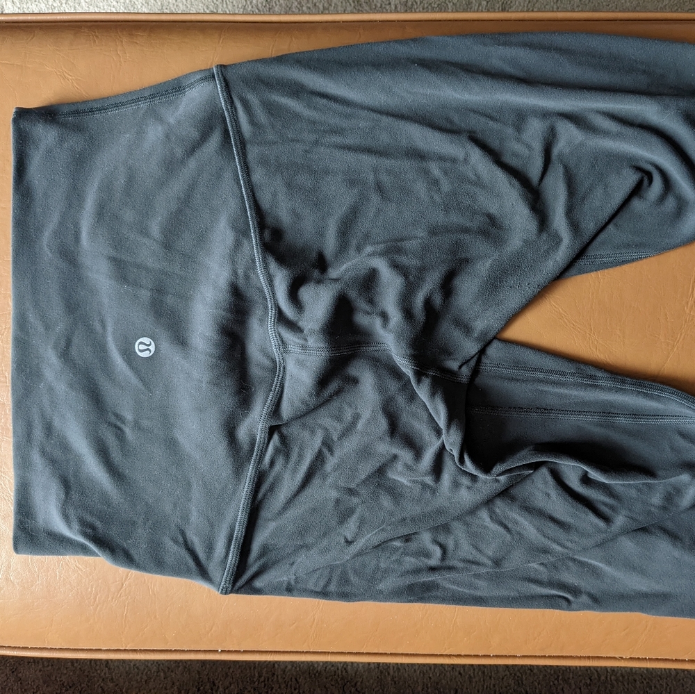 Lululemon align super high rise 10" short in graphite gray - size 6